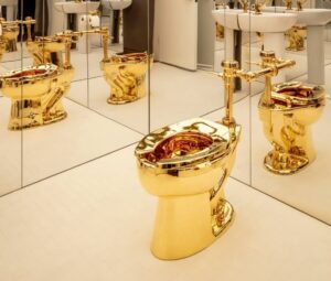 Від автора банана на стіні. На аукціоні продадуть золотий унітаз