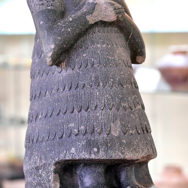 Statue_of_Entemena,_ruler_of_Lagash,_from_Ur,_c._2400_BCE._Iraq_Museum.